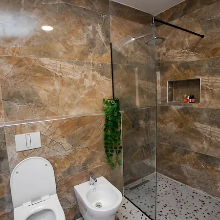 Sunny Center Apartment *